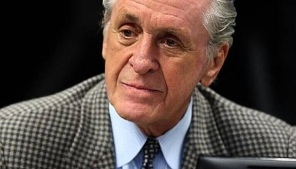 yl7703永利-莱利力挺阿德巴约83分表现：质疑的人都是在胡扯，为了博眼球和骗流量|运动员发声|帕特-莱利|巴姆·阿德巴约|迈阿密热火队|巴姆-阿德巴约_新浪体育_新浪新闻