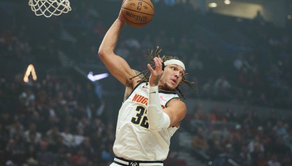 yl7703永利-掘金背靠背客战雄鹿 戈登大概率出战 穆雷&amp;沃特森&amp;瓦兰出战成疑